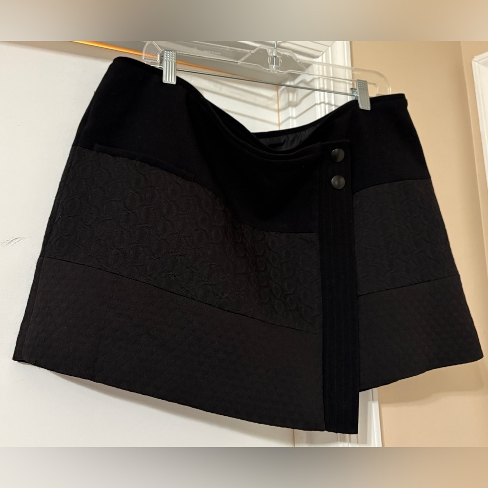New Cabi Sz XL Black Textured Hook Wrap Short Skirt